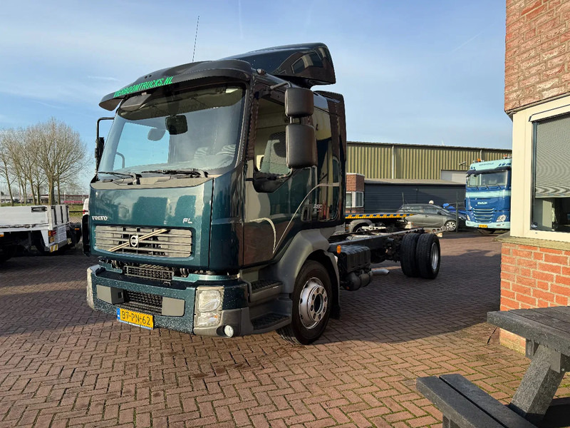 Volvo FL 12 FL 280 11.990KG MANUAL GEARBOX - Châssis cabine: photos 2 Volvo FL 12 FL 280 11.990KG MANUAL GEARBOX - Châssis cabine: photos 2