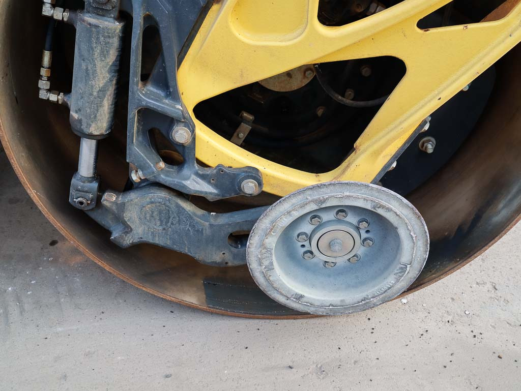 Rouleau compresseur BOMAG BW 174 AP-4v: photos 9