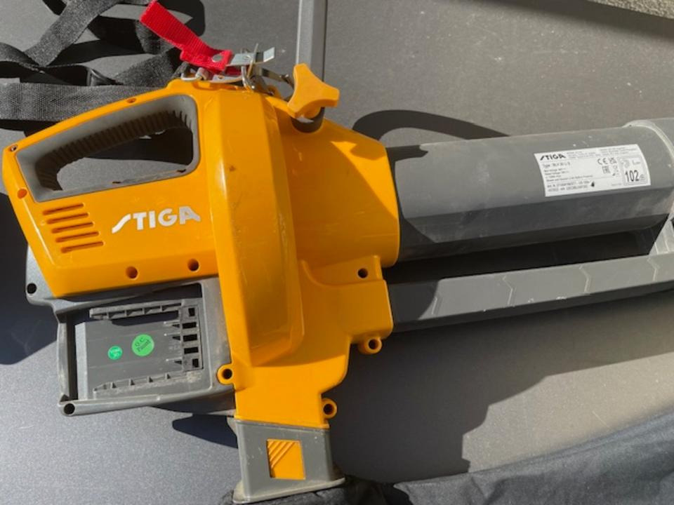 Laubsauger/-bläser Stiga - Matériel de jardinage: photos 3 Laubsauger/-bläser Stiga - Matériel de jardinage: photos 3