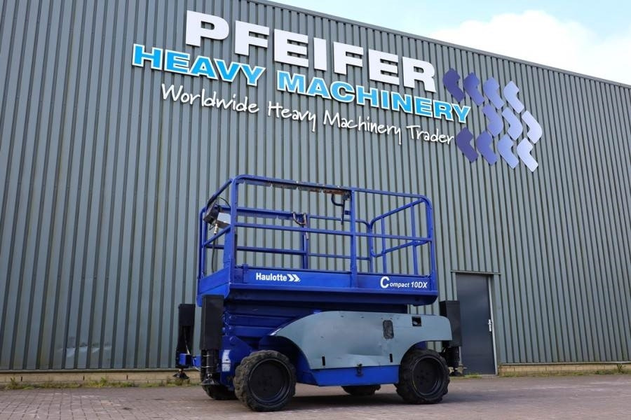 Haulotte COMPACT 10DX Diesel, 4x4 Drive, 10.15m Working Hei - Nacelle ciseaux: photos 1 Haulotte COMPACT 10DX Diesel, 4x4 Drive, 10.15m Working Hei - Nacelle ciseaux: photos 1