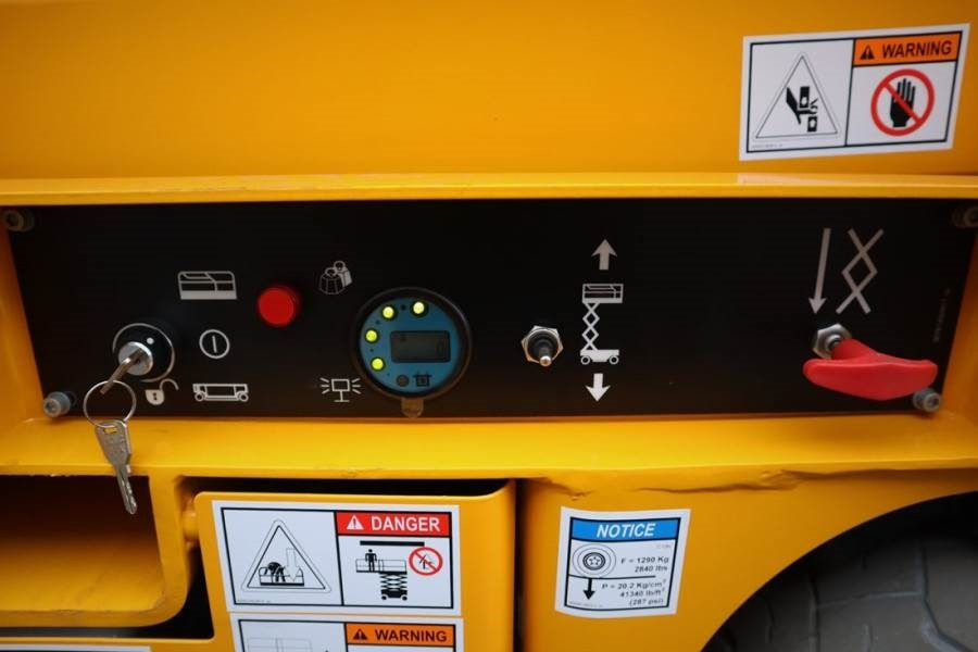 Haulotte Compact 10N Valid inspection, *Guarantee! Non Mark - Nacelle ciseaux: photos 3 Haulotte Compact 10N Valid inspection, *Guarantee! Non Mark - Nacelle ciseaux: photos 3