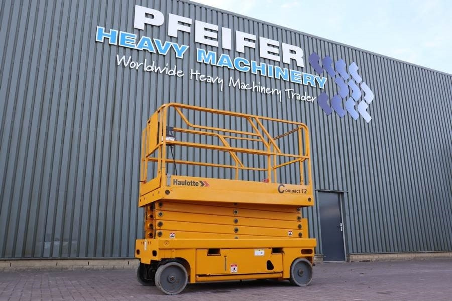Haulotte Compact 12 Electric, 12m Working Height, 300kg Cap - Nacelle ciseaux: photos 1 Haulotte Compact 12 Electric, 12m Working Height, 300kg Cap - Nacelle ciseaux: photos 1