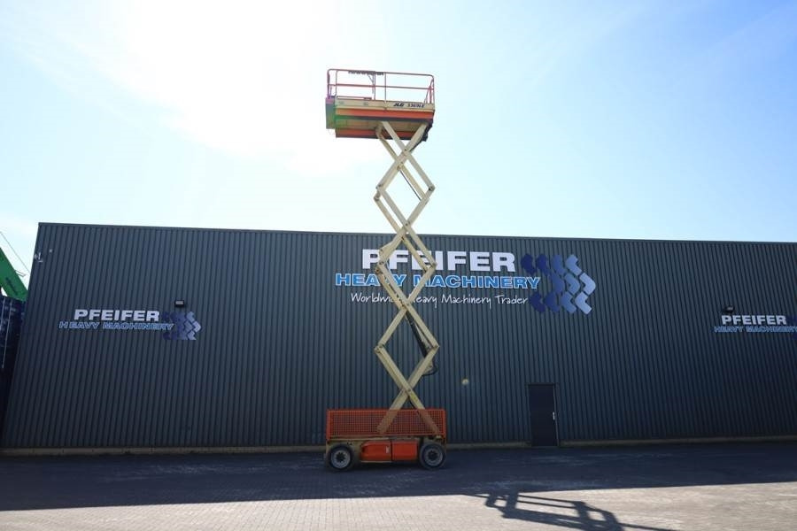 JLG 3369LE Electric, 12m Working Height, 450kg Capacit - Nacelle ciseaux: photos 3 JLG 3369LE Electric, 12m Working Height, 450kg Capacit - Nacelle ciseaux: photos 3