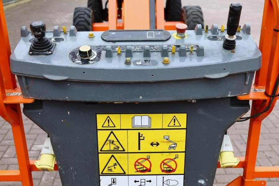 JLG 460SJ Diesel, 4x4 Drive, 16m Working Height, 13m R - Nacelle télescopique: photos 4 JLG 460SJ Diesel, 4x4 Drive, 16m Working Height, 13m R - Nacelle télescopique: photos 4