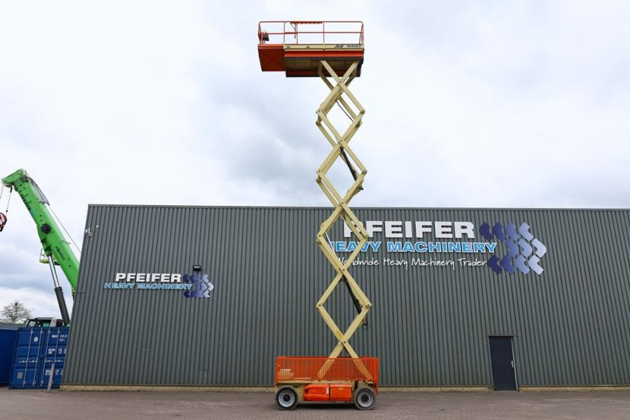 JLG M4069 Hybrid, 14.2m Working Height, 360kg Capacity - Nacelle ciseaux: photos 3 JLG M4069 Hybrid, 14.2m Working Height, 360kg Capacity - Nacelle ciseaux: photos 3