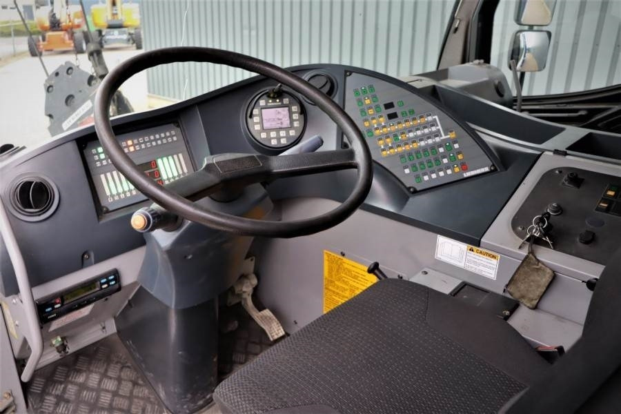 Liebherr LTM1050-3.1 6x4 Drive And 6-Wheel Steering, 50t Ca - Grue tout-terrain: photos 4 Liebherr LTM1050-3.1 6x4 Drive And 6-Wheel Steering, 50t Ca - Grue tout-terrain: photos 4
