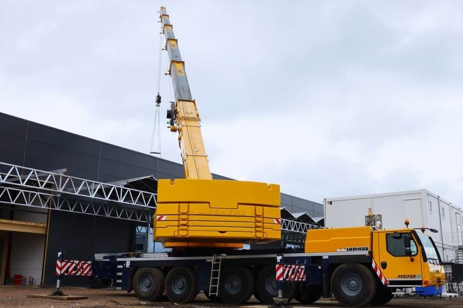 Liebherr LTM1250-5.1 Dutch Registration, Paragraph 70, 10x6 - Grue tout-terrain: photos 1 Liebherr LTM1250-5.1 Dutch Registration, Paragraph 70, 10x6 - Grue tout-terrain: photos 1