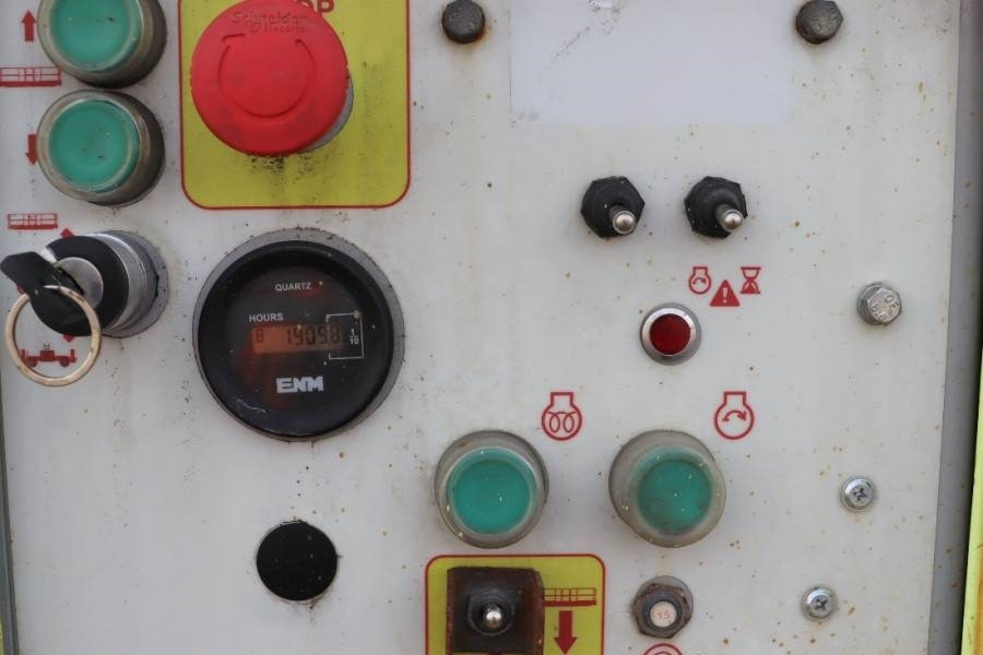 MEC 3392RT-T Diesel, 4x4 Drive, 12m Working Height, 12 - Nacelle ciseaux: photos 5 MEC 3392RT-T Diesel, 4x4 Drive, 12m Working Height, 12 - Nacelle ciseaux: photos 5