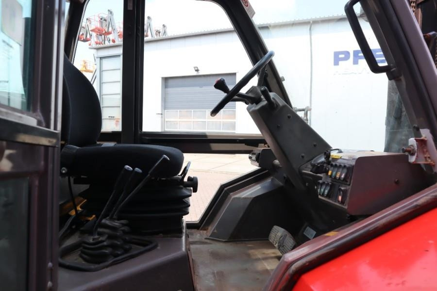 Manitou M30-4 Diesel, 4x4 Drive, 3t Capacity, Triplex Mast - Chariot tout terrain: photos 3 Manitou M30-4 Diesel, 4x4 Drive, 3t Capacity, Triplex Mast - Chariot tout terrain: photos 3