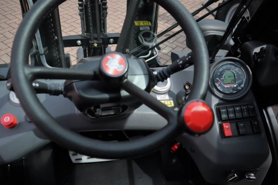 Chariot tout terrain Manitou MC25-4 Valid Inspection, *Guarantee, Diesel, 4x4 D: photos 6 Chariot tout terrain Manitou MC25-4 Valid Inspection, *Guarantee, Diesel, 4x4 D: photos 6