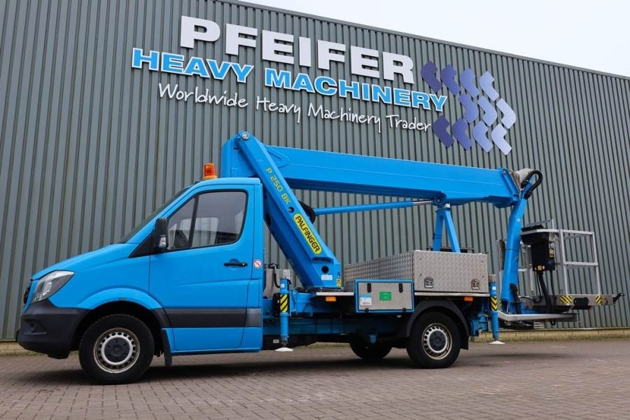 Palfinger P250BK Driving Licence B/3, Mercedes-Benz, 25m Wor - Camion avec nacelle: photos 1 Palfinger P250BK Driving Licence B/3, Mercedes-Benz, 25m Wor - Camion avec nacelle: photos 1