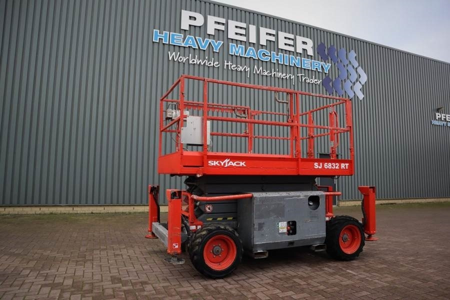 SkyJack SJ6832 Diesel, 4x4 Drive, 11.6m Working Height, 45 - Nacelle ciseaux: photos 1 SkyJack SJ6832 Diesel, 4x4 Drive, 11.6m Working Height, 45 - Nacelle ciseaux: photos 1