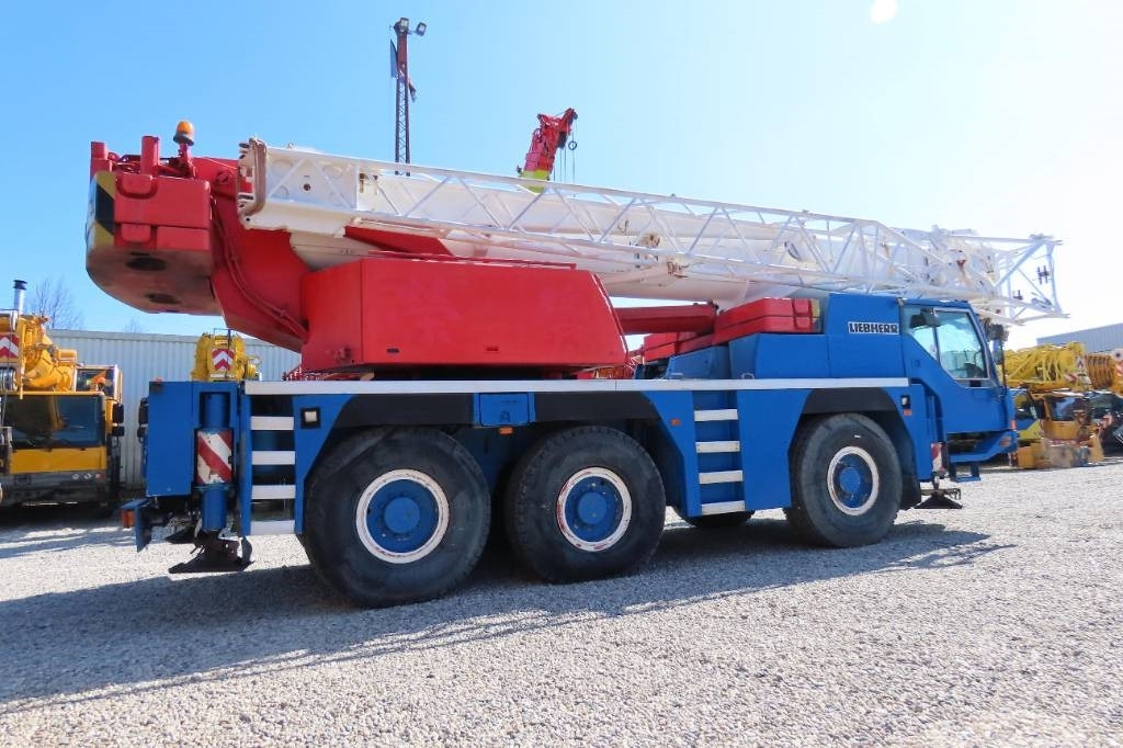 Liebherr LTM 1055-1  - Grue tout-terrain: photos 3 Liebherr LTM 1055-1  - Grue tout-terrain: photos 3