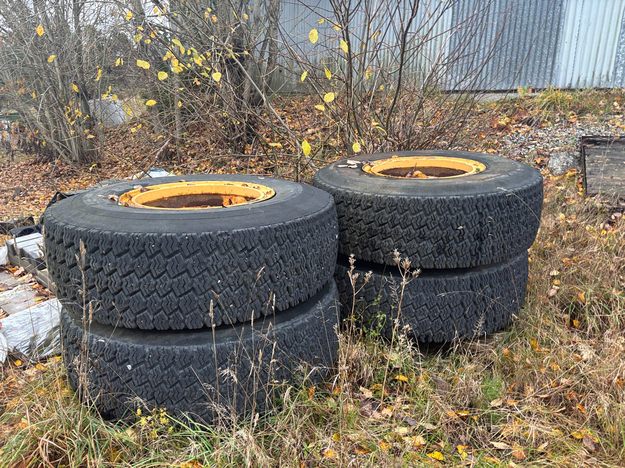 Bridgestone 17,5/R 25 - Pneu pour Engins de chantier: photos 1 Bridgestone 17,5/R 25 - Pneu pour Engins de chantier: photos 1
