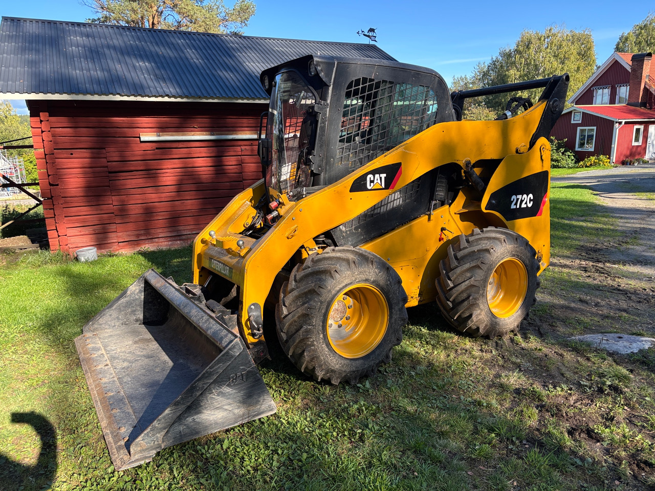 CAT 272C - Chargeuse sur pneus: photos 1 CAT 272C - Chargeuse sur pneus: photos 1