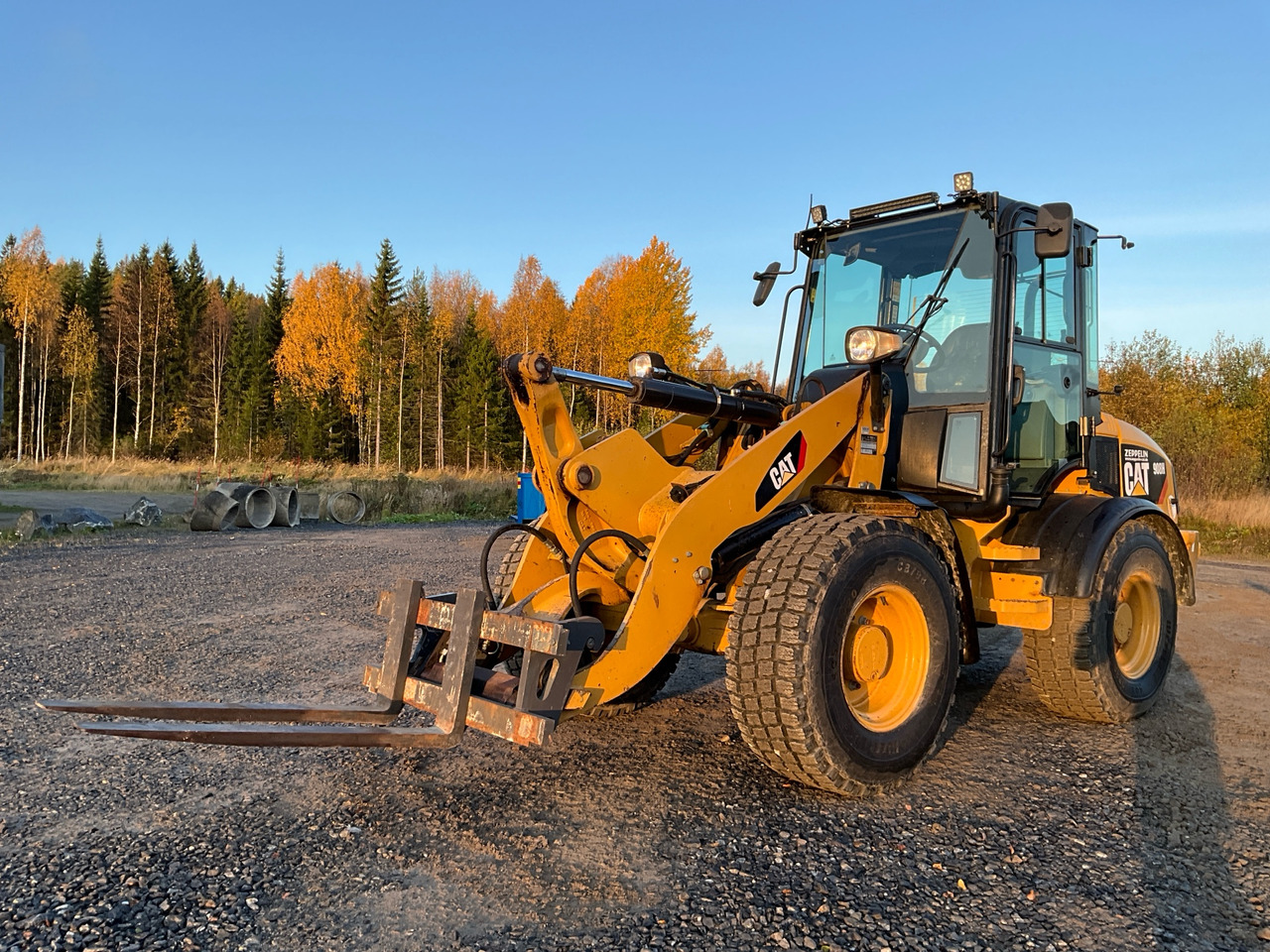 CAT 908H - Chargeuse sur pneus: photos 1 CAT 908H - Chargeuse sur pneus: photos 1