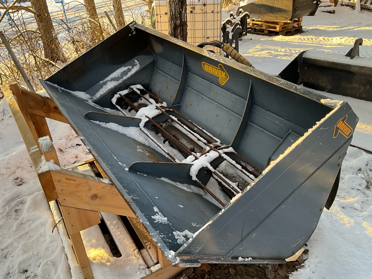 Drivex SS10C-L20/25 - Epandeur de sable: photos 1 Drivex SS10C-L20/25 - Epandeur de sable: photos 1