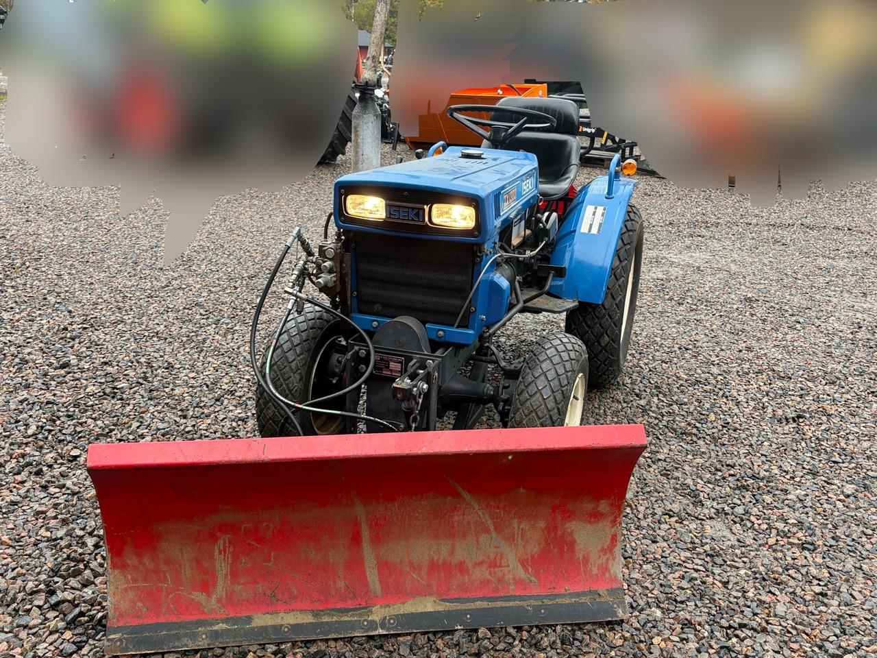 Iseki TX1300 - Tracteur agricole: photos 1 Iseki TX1300 - Tracteur agricole: photos 1