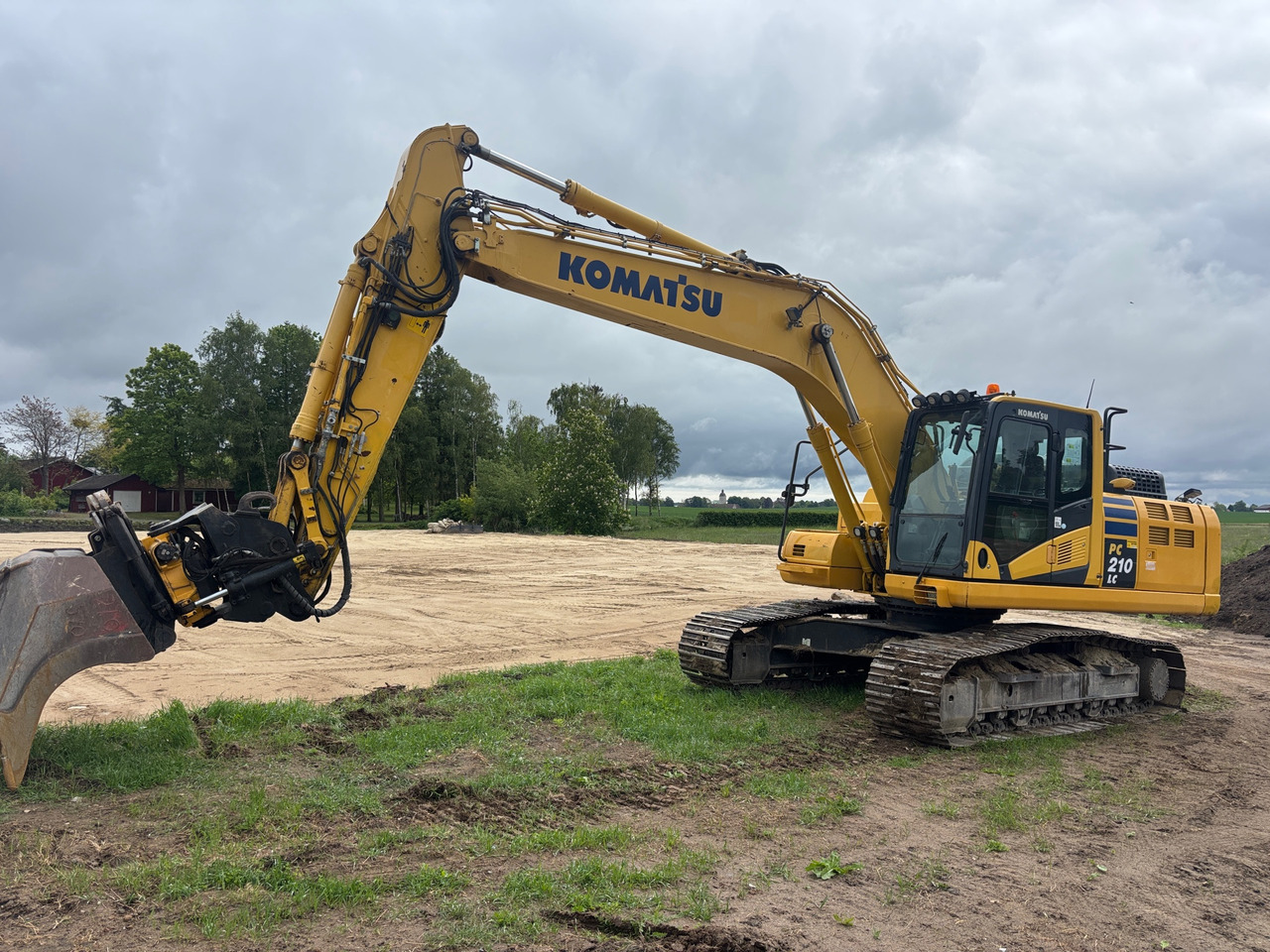 Komatsu PC210LC-11 - Pelle: photos 1 Komatsu PC210LC-11 - Pelle: photos 1