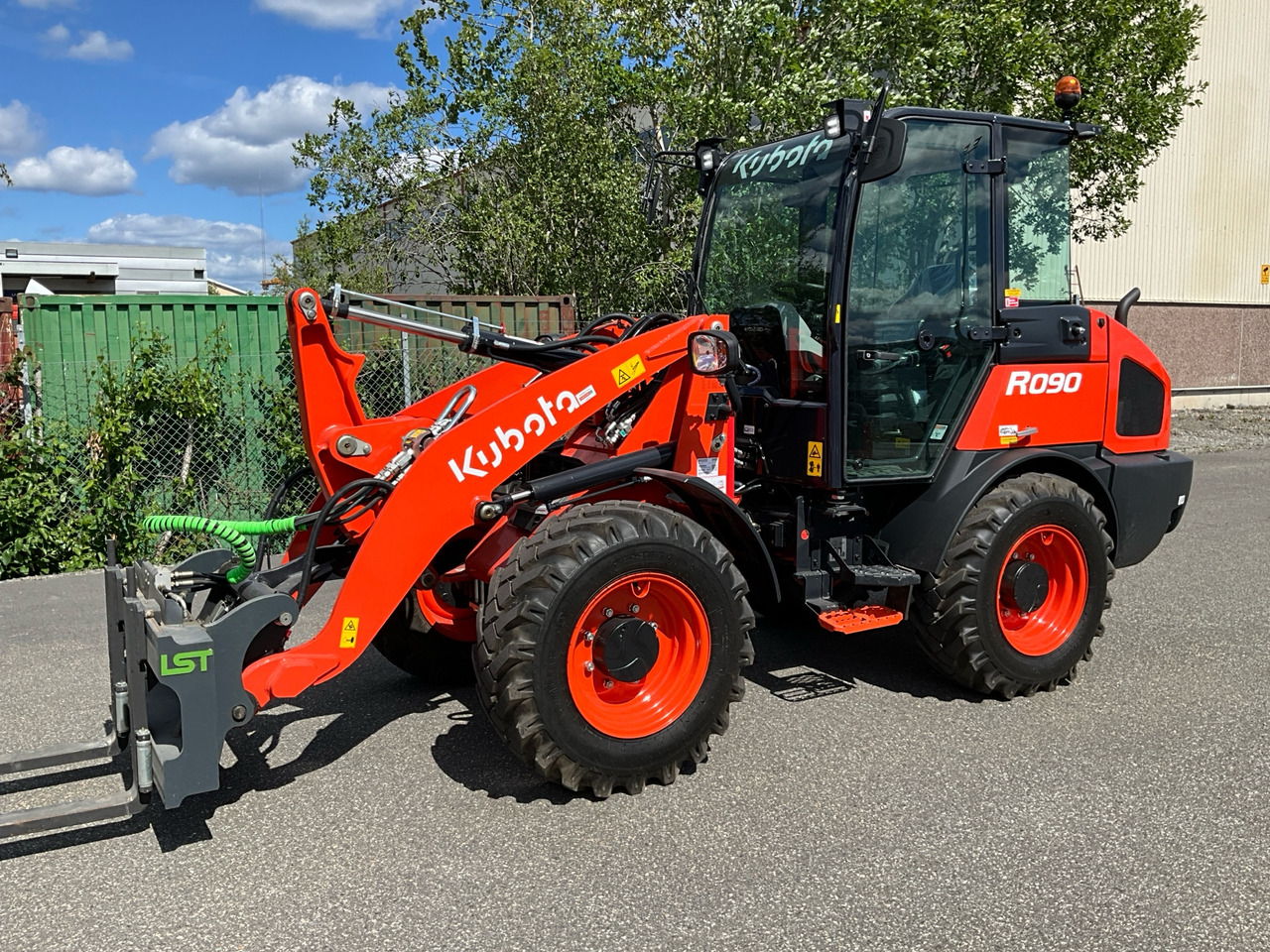 Kubota R090 - Chargeuse sur pneus: photos 1 Kubota R090 - Chargeuse sur pneus: photos 1