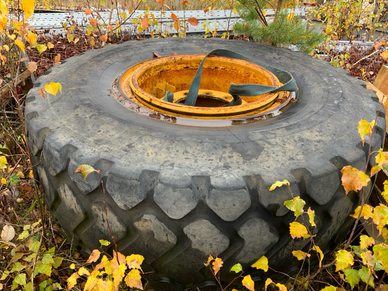 Michelin  - Pneu pour Engins de chantier: photos 1 Michelin  - Pneu pour Engins de chantier: photos 1