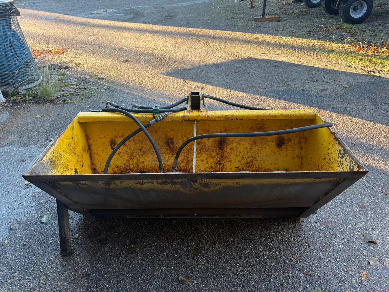 Trejon SP 250 - Epandeur de sable: photos 1 Trejon SP 250 - Epandeur de sable: photos 1