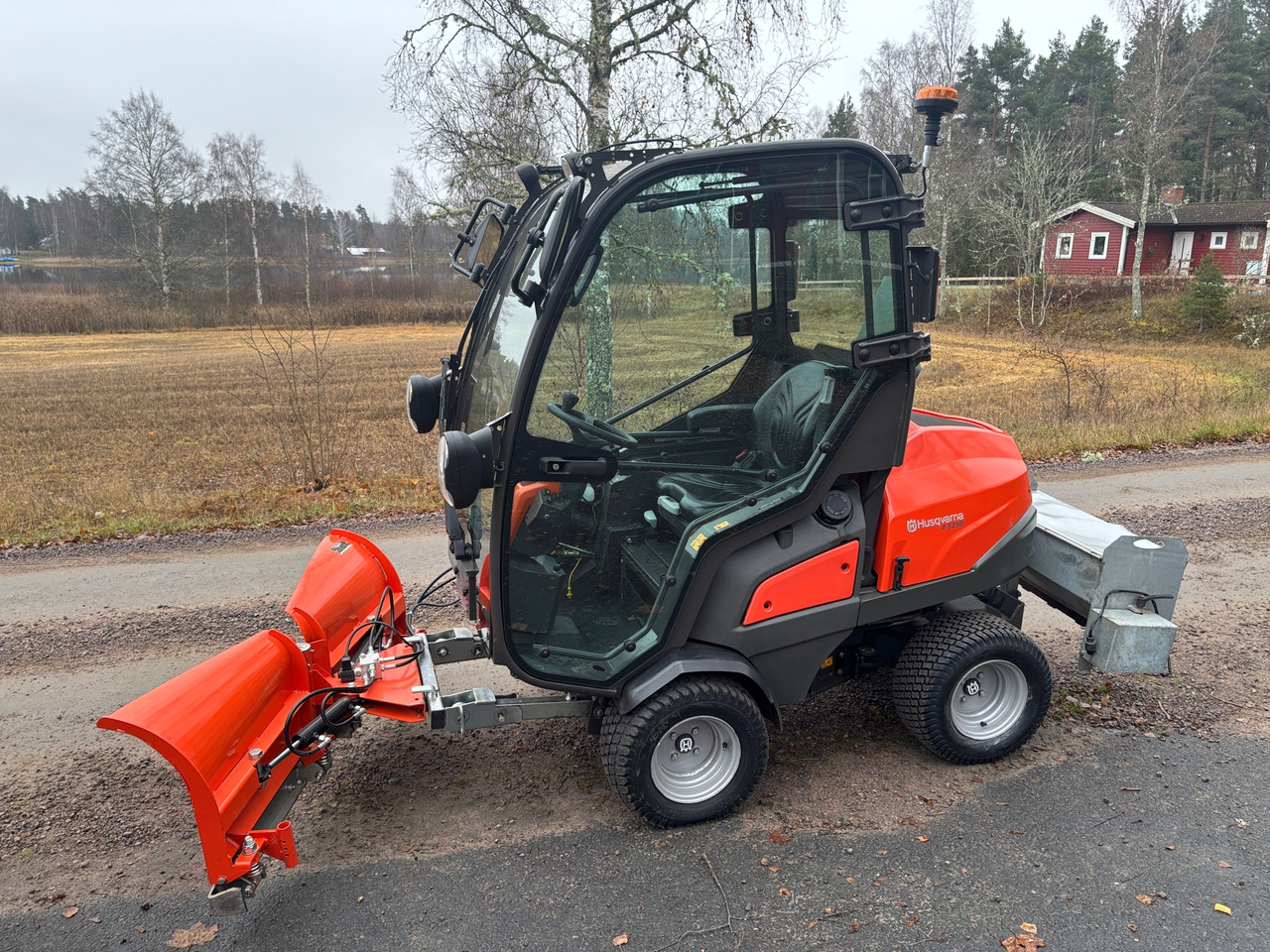 Husqvarna P 525D - Véhicule de voirie/ Spécial: photos 1 Husqvarna P 525D - Véhicule de voirie/ Spécial: photos 1