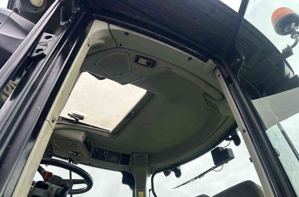 Claas Arion 640 cis, lucht, frontlader - Tracteur agricole: photos 5 Claas Arion 640 cis, lucht, frontlader - Tracteur agricole: photos 5