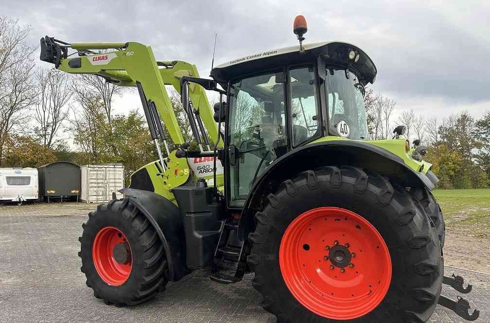 Claas Arion 640 cis, lucht, frontlader - Tracteur agricole: photos 2 Claas Arion 640 cis, lucht, frontlader - Tracteur agricole: photos 2