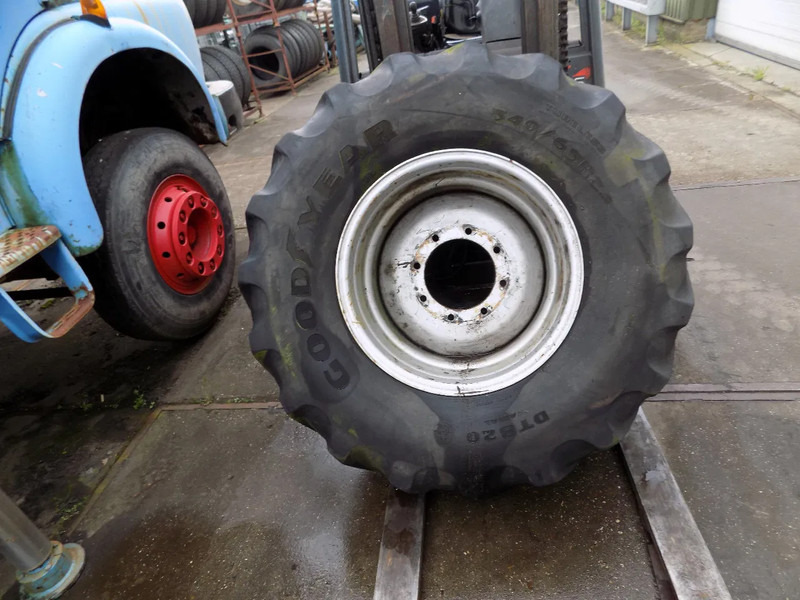 GOOD YEAR banden met velg good year banden met velg 540/65 R 24 - Moissonneuse-batteuse: photos 1 GOOD YEAR banden met velg good year banden met velg 540/65 R 24 - Moissonneuse-batteuse: photos 1