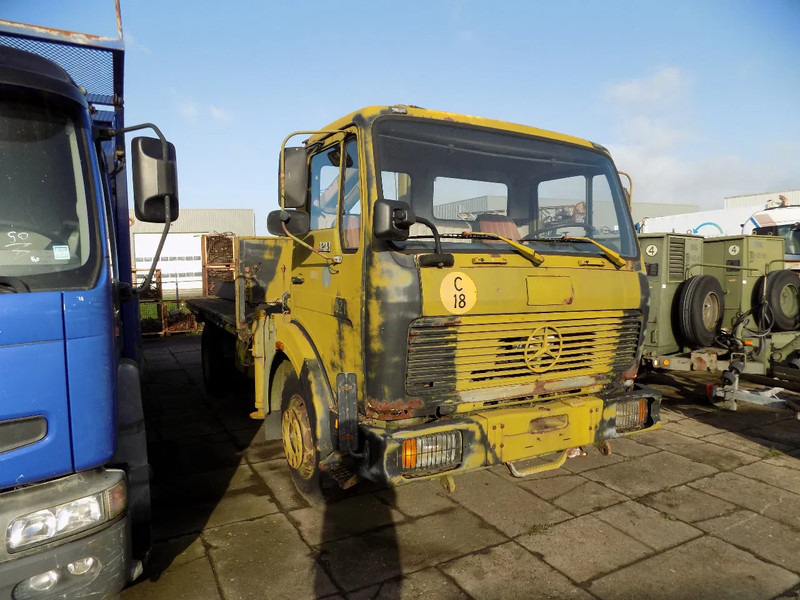 Mercedes-Benz 1213 - Camion grue: photos 4 Mercedes-Benz 1213 - Camion grue: photos 4