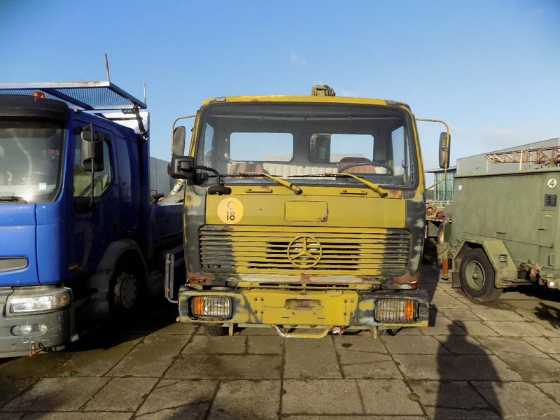 Mercedes-Benz 1213 - Camion grue: photos 3 Mercedes-Benz 1213 - Camion grue: photos 3