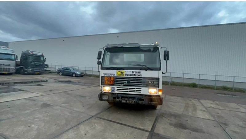 Volvo FL 7 Volvo FL7 285 Fuel tanker 4x2 - Camion citerne: photos 3 Volvo FL 7 Volvo FL7 285 Fuel tanker 4x2 - Camion citerne: photos 3