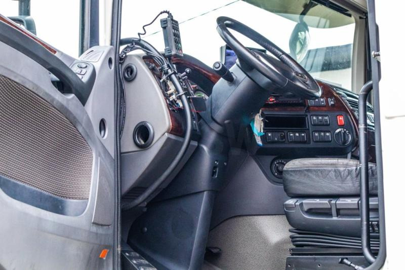 Photo d'intérieur 1: Camion ampliroll DAF XF 510 - AJK