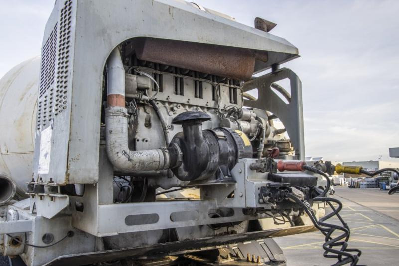 DE BUF BETON MIXER/MALAXEUR/MISCHER 10m3+MOTOR/MOTEUR - Semi-remorque malaxeur: photos 5 DE BUF BETON MIXER/MALAXEUR/MISCHER 10m3+MOTOR/MOTEUR - Semi-remorque malaxeur: photos 5
