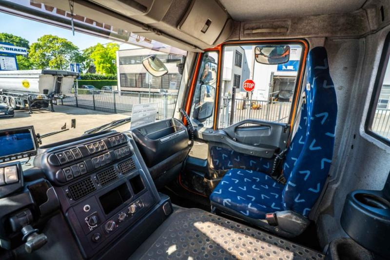 Camion plateau, Camion grue Iveco TRAKKER 360-6X4-E5+PALFINGER 23002/5x: photos 9