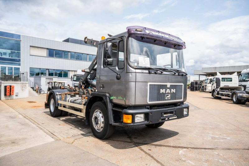 MAN 18.222 F - Camion ampliroll: photos 2 MAN 18.222 F - Camion ampliroll: photos 2
