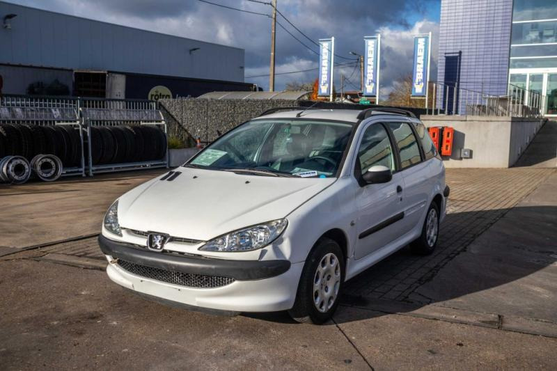 Peugeot 206 SW - Voiture: photos 1 Peugeot 206 SW - Voiture: photos 1
