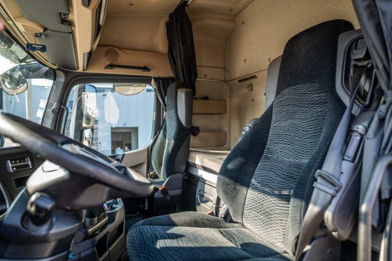 Photo d'intérieur 3: Tracteur routier Mercedes ACTROS 1846 LS + kiphydr.
