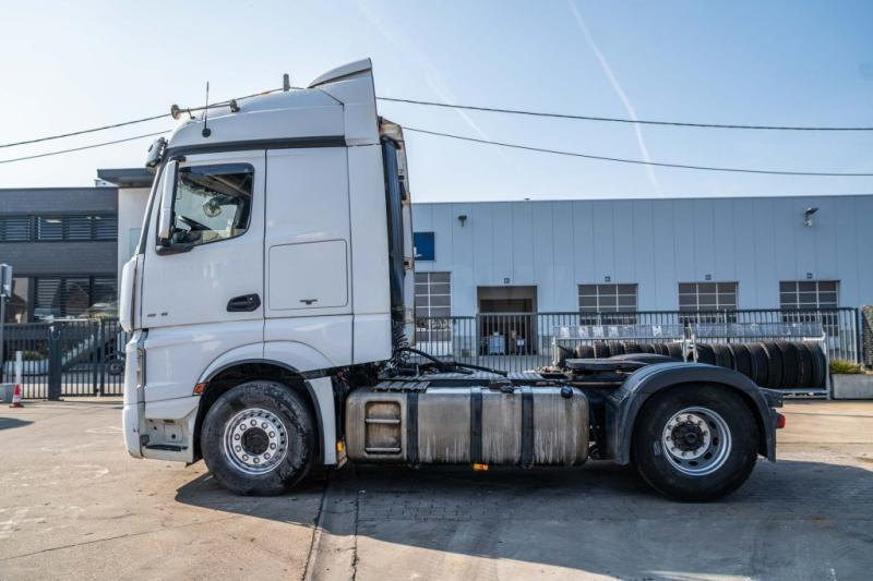 Photo d'intérieur 1: Tracteur routier Mercedes ACTROS 1846 LS + kiphydr.