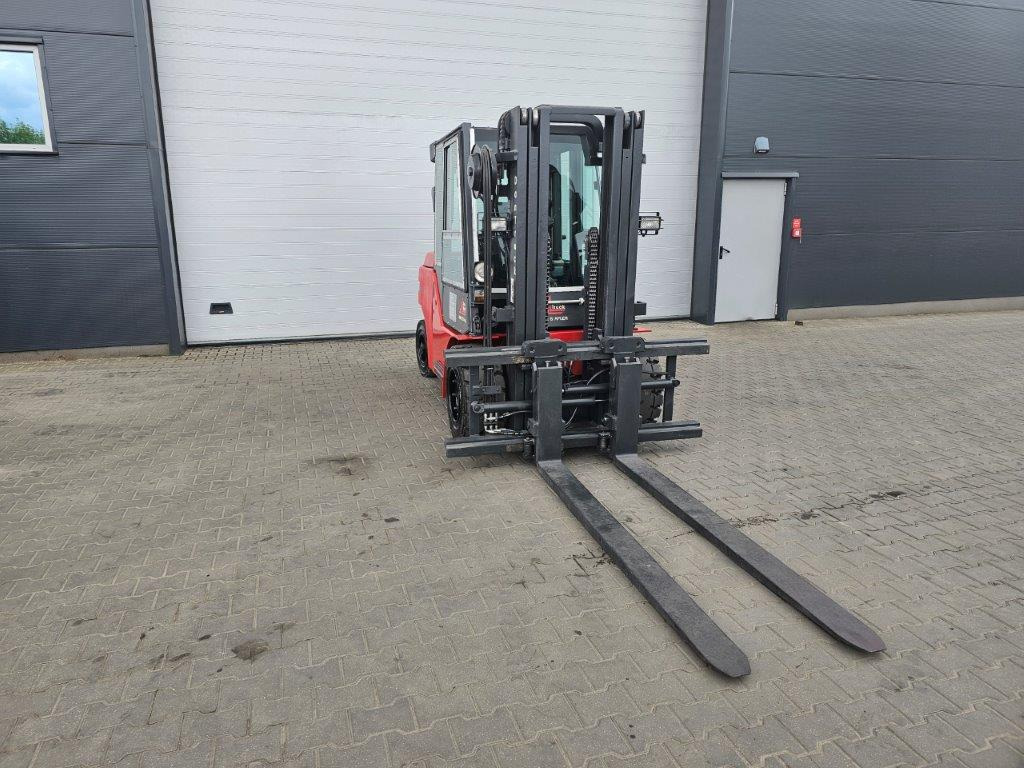 Dan Truck 8450DG Container-Indoor-Stapler -TRIPLEX - Chariot élévateur diesel: photos 5 Dan Truck 8450DG Container-Indoor-Stapler -TRIPLEX - Chariot élévateur diesel: photos 5