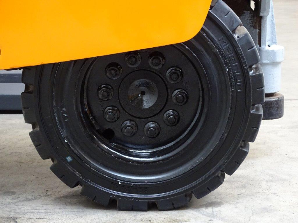 Hubtex DQ45-G - TRAVERSE - Chariot multidirectionnel: photos 2 Hubtex DQ45-G - TRAVERSE - Chariot multidirectionnel: photos 2