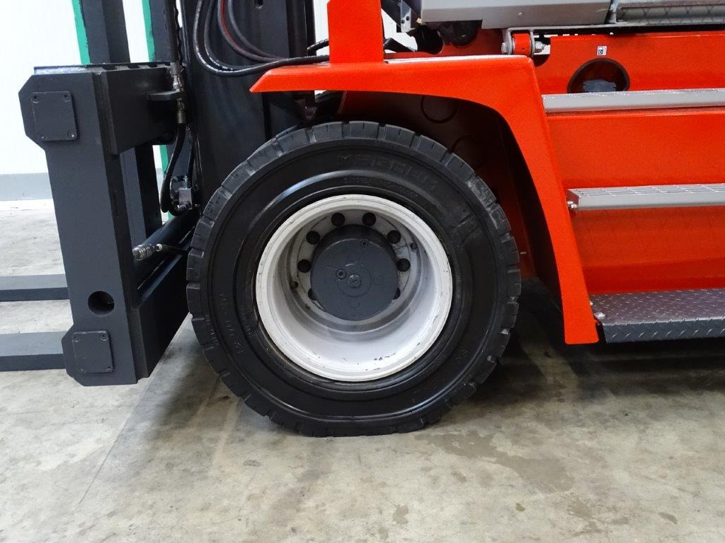 Kalmar DCE120-6 - Empty Containers Handler - Chariot élévateur diesel: photos 2 Kalmar DCE120-6 - Empty Containers Handler - Chariot élévateur diesel: photos 2