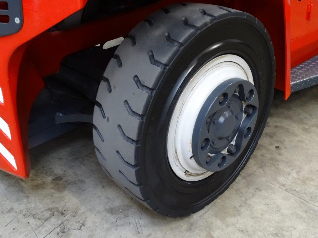 Kalmar DCE120-6 - Empty Containers Handler - Chariot élévateur diesel: photos 4 Kalmar DCE120-6 - Empty Containers Handler - Chariot élévateur diesel: photos 4