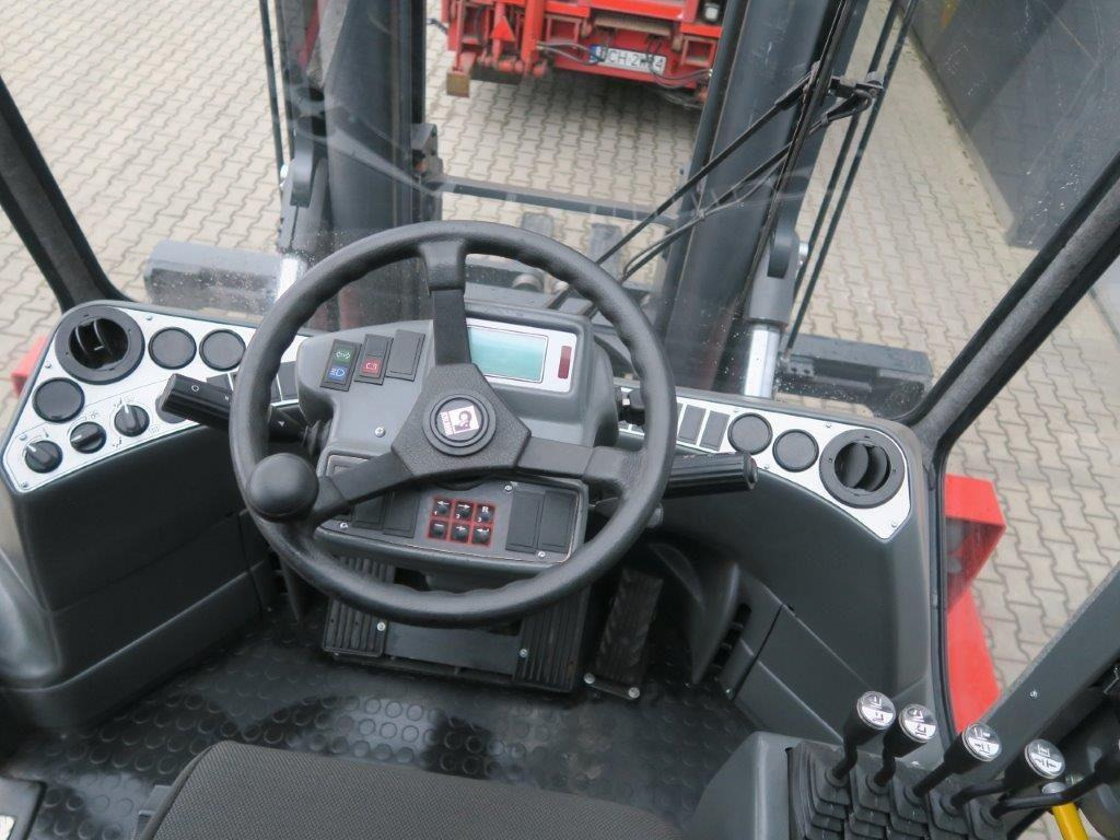 Kalmar DCE150-6 Marine Forklift For Boat Handling - Chariot élévateur diesel: photos 3 Kalmar DCE150-6 Marine Forklift For Boat Handling - Chariot élévateur diesel: photos 3