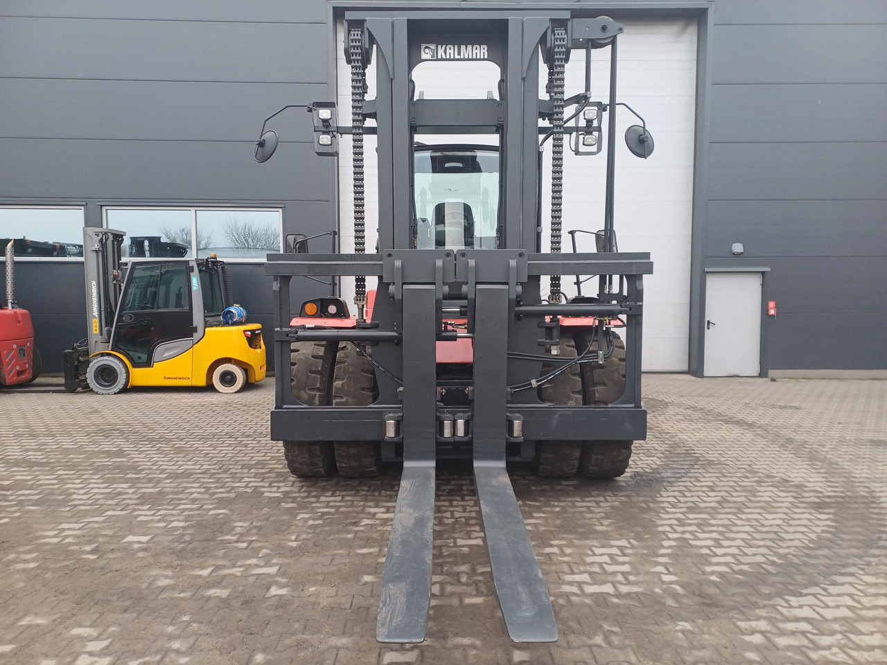 Kalmar DCG250-12LB - Chariot élévateur diesel: photos 5 Kalmar DCG250-12LB - Chariot élévateur diesel: photos 5