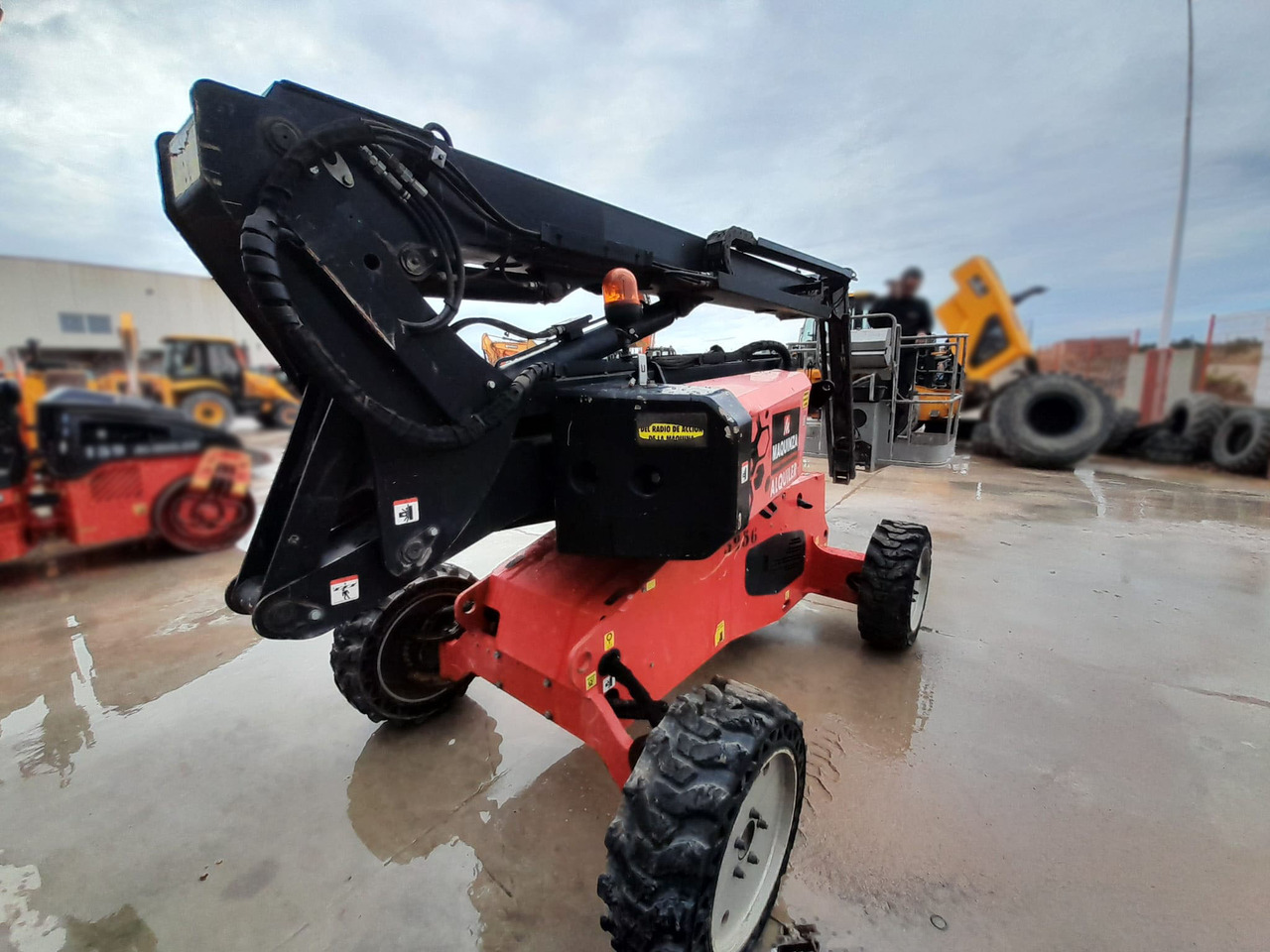 MANITOU MAN GO 12 - Nacelle articulée: photos 5 MANITOU MAN GO 12 - Nacelle articulée: photos 5