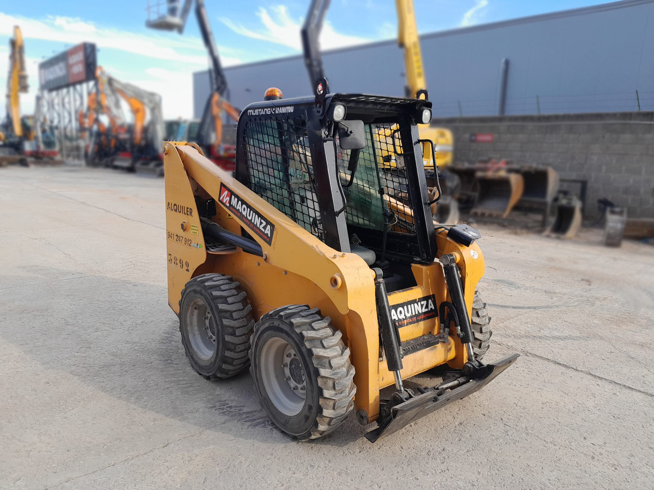 MUSTANG 1650R - Mini chargeuse: photos 4 MUSTANG 1650R - Mini chargeuse: photos 4