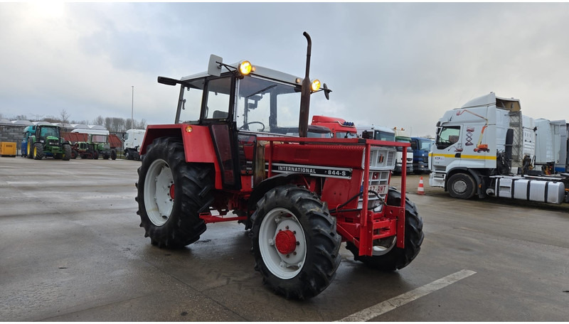 Case International 844 S (4X4 / BELGIAN TRACTOR / PERFECT CONDITION / GEARBOX TOP CONDITION) - Tracteur agricole: photos 3 Case International 844 S (4X4 / BELGIAN TRACTOR / PERFECT CONDITION / GEARBOX TOP CONDITION) - Tracteur agricole: photos 3