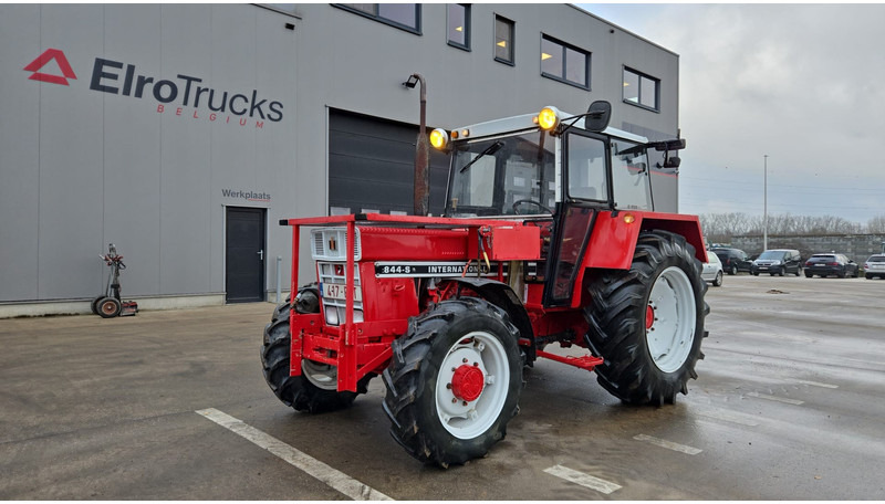 Case International 844 S (4X4 / BELGIAN TRACTOR / PERFECT CONDITION / GEARBOX TOP CONDITION) - Tracteur agricole: photos 1 Case International 844 S (4X4 / BELGIAN TRACTOR / PERFECT CONDITION / GEARBOX TOP CONDITION) - Tracteur agricole: photos 1